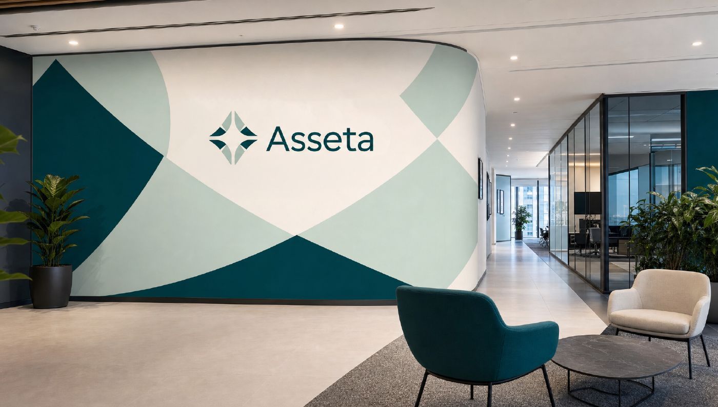 Ofis duvarında geometrik desenli büyük Asseta logosu